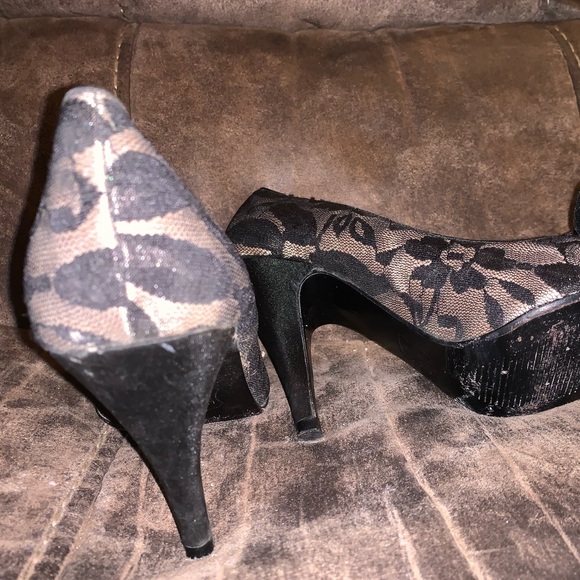 Unlisted black and gold stilettos - Picture 3 of 3